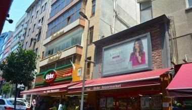 9 m2 Wall Mounted Scrolling Poster Megalight - 1