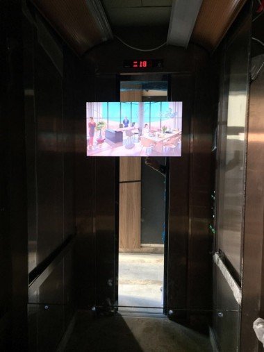 Ayna Arkası Asansör İçi LCD Ekranlar