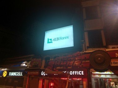 Afiş Değiştiricili Posterli Billboard